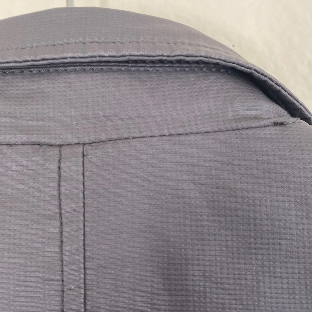 Forever 21  Men’s Gray Blazer With Front Pockets And Button Closure  Size M